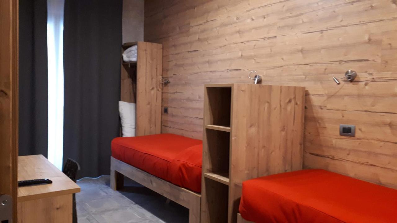 Hotel Bed & Rooms , Corte Rossa -1 Min Walk To Bernina Express Tirano Extérieur photo