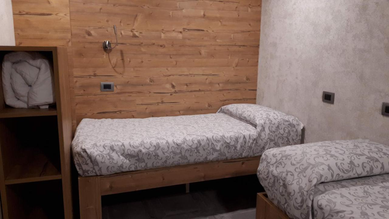 Hotel Bed & Rooms , Corte Rossa -1 Min Walk To Bernina Express Tirano Extérieur photo