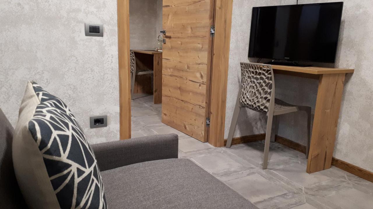 Hotel Bed & Rooms , Corte Rossa -1 Min Walk To Bernina Express Tirano Extérieur photo