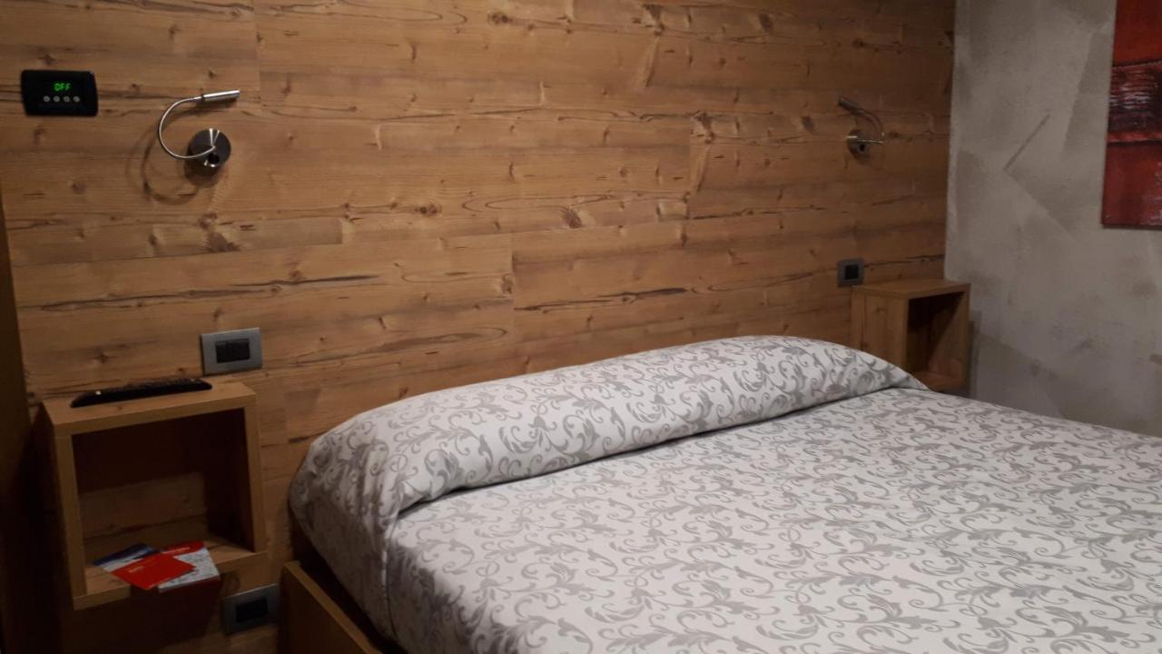 Hotel Bed & Rooms , Corte Rossa -1 Min Walk To Bernina Express Tirano Extérieur photo