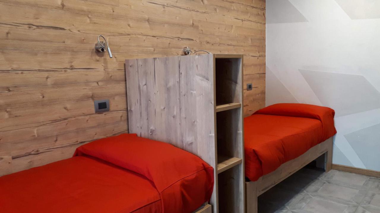 Hotel Bed & Rooms , Corte Rossa -1 Min Walk To Bernina Express Tirano Extérieur photo