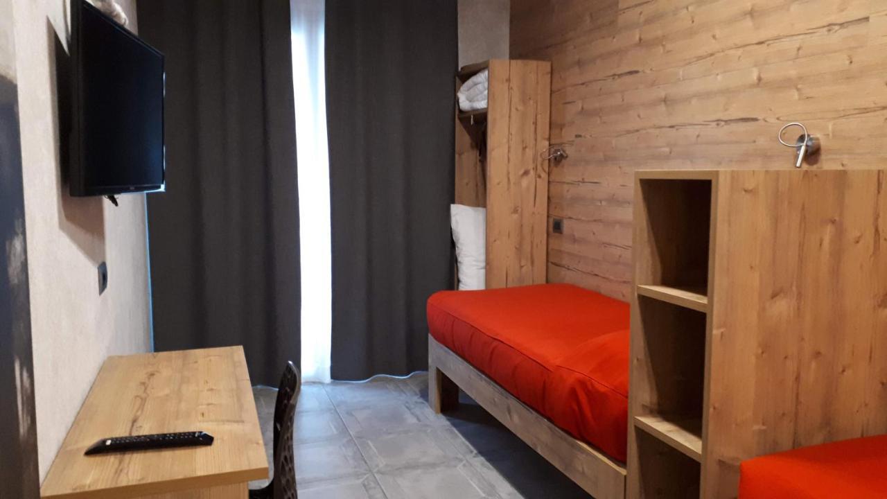 Hotel Bed & Rooms , Corte Rossa -1 Min Walk To Bernina Express Tirano Extérieur photo