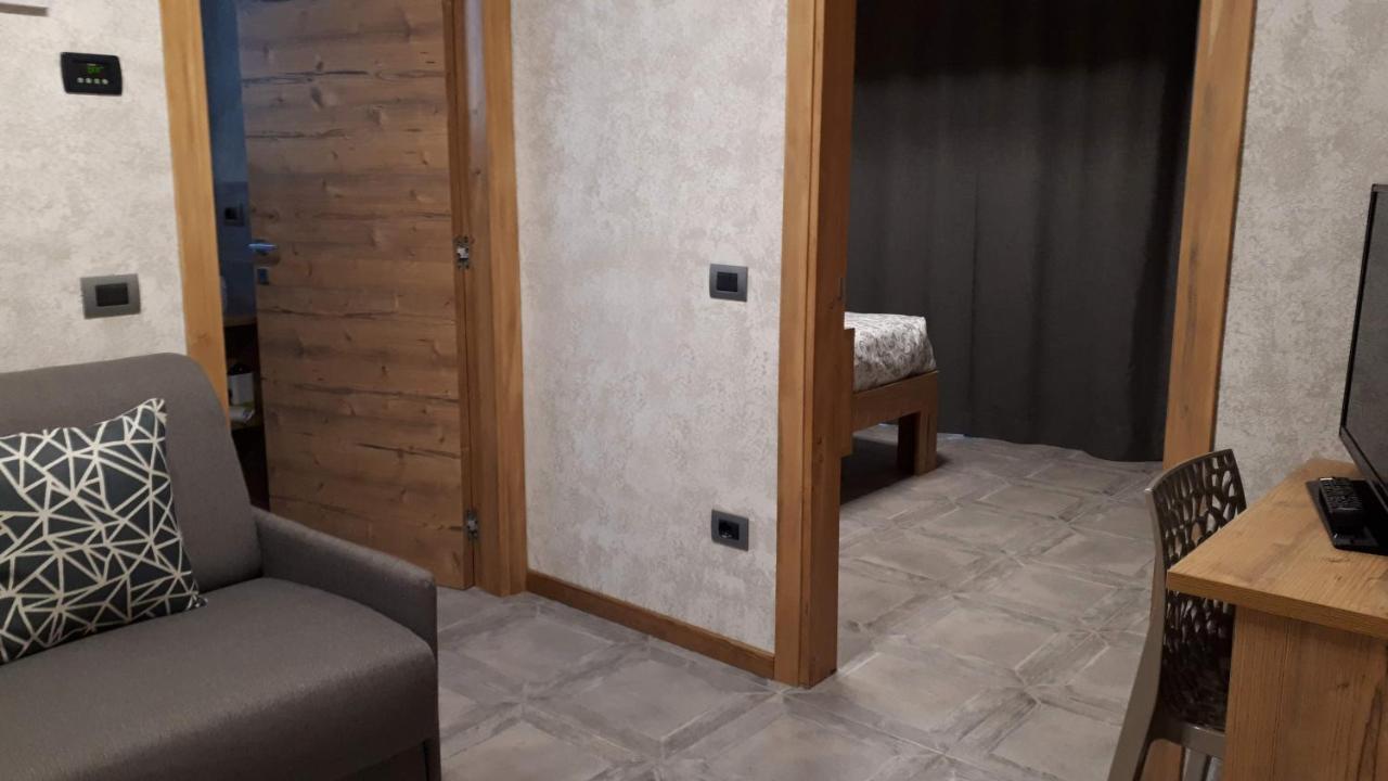 Hotel Bed & Rooms , Corte Rossa -1 Min Walk To Bernina Express Tirano Extérieur photo