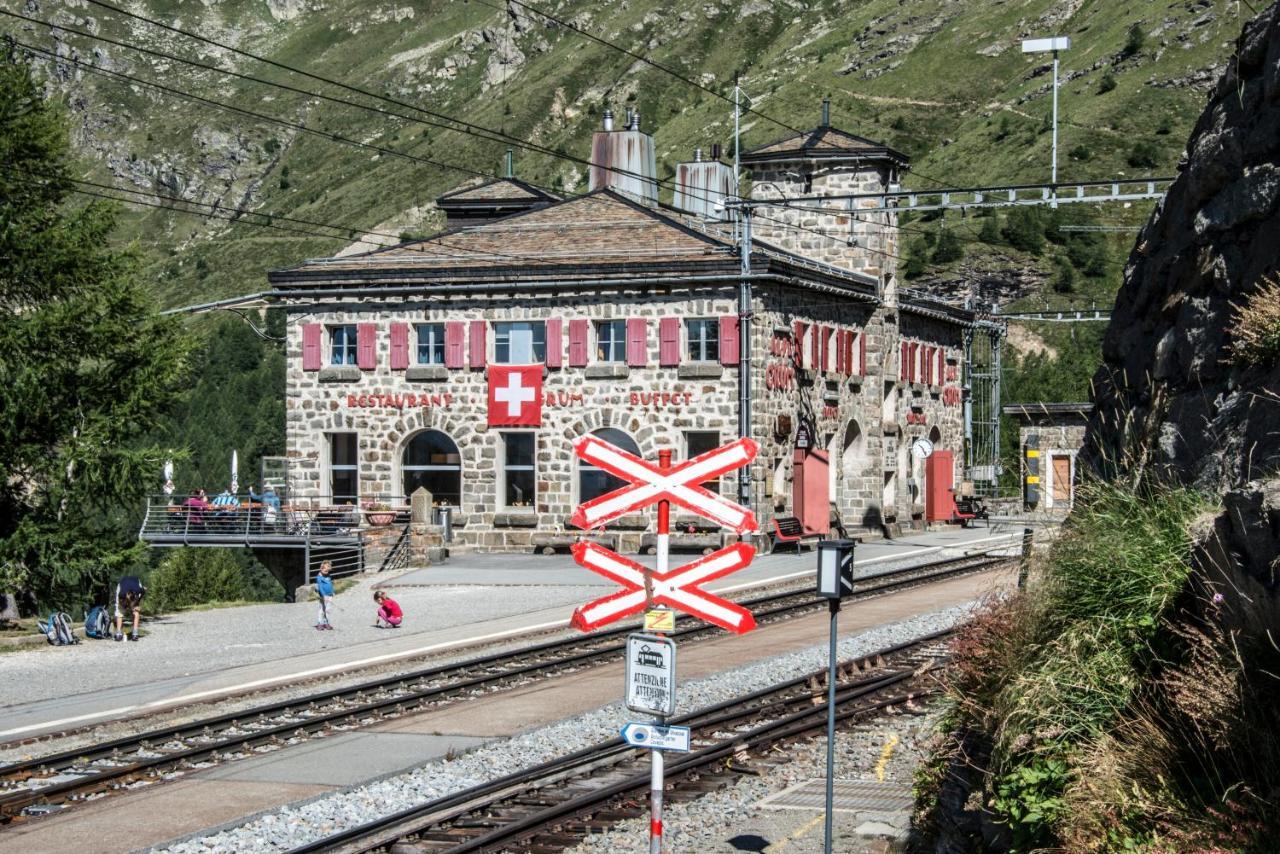 Hotel Bed & Rooms , Corte Rossa -1 Min Walk To Bernina Express Tirano Extérieur photo