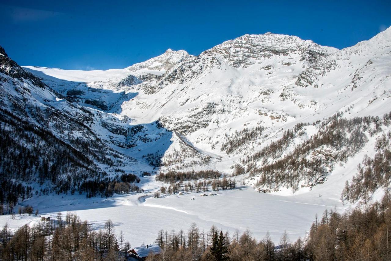 Hotel Bed & Rooms , Corte Rossa -1 Min Walk To Bernina Express Tirano Extérieur photo