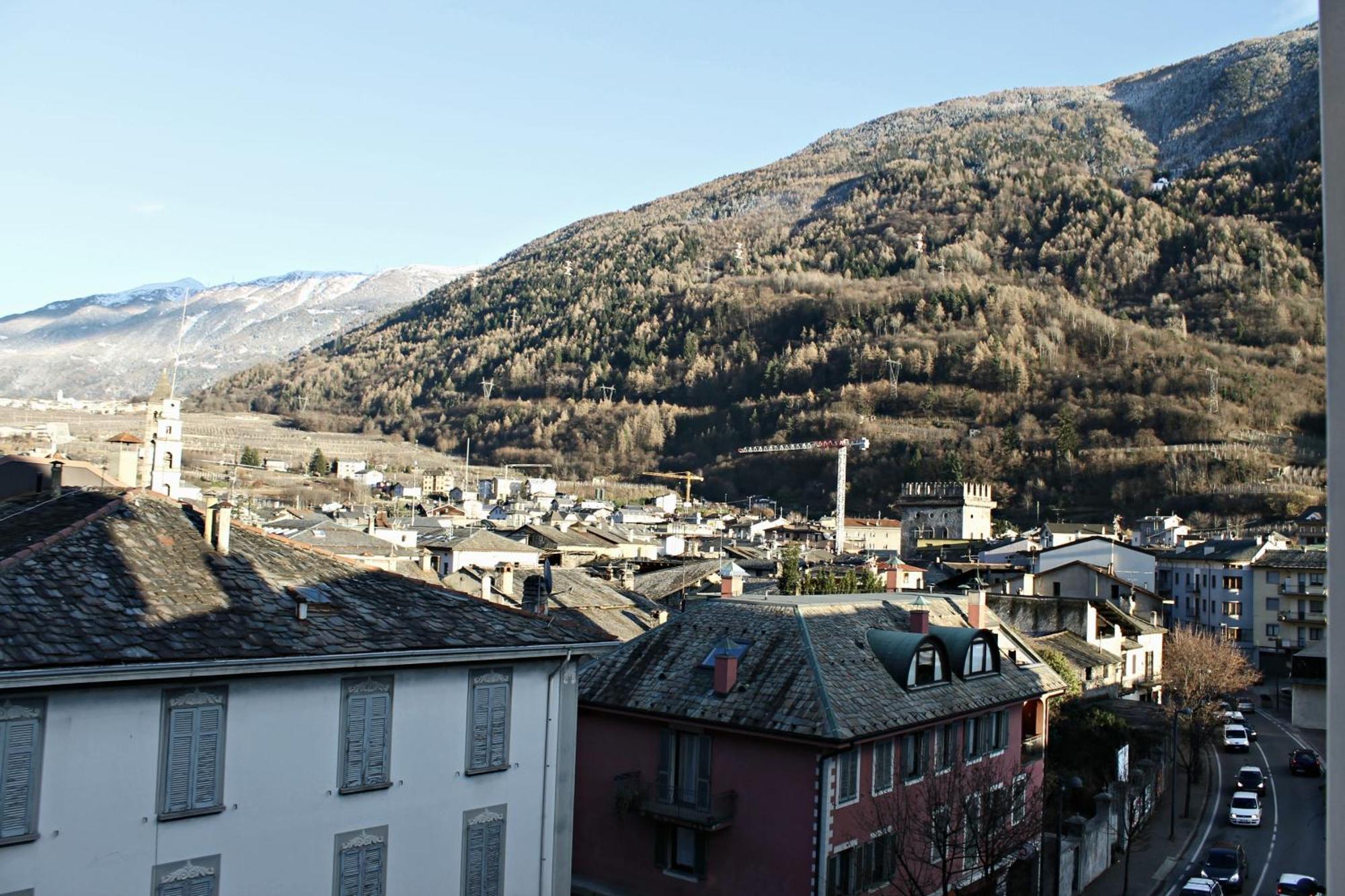 Hotel Bed & Rooms , Corte Rossa -1 Min Walk To Bernina Express Tirano Extérieur photo