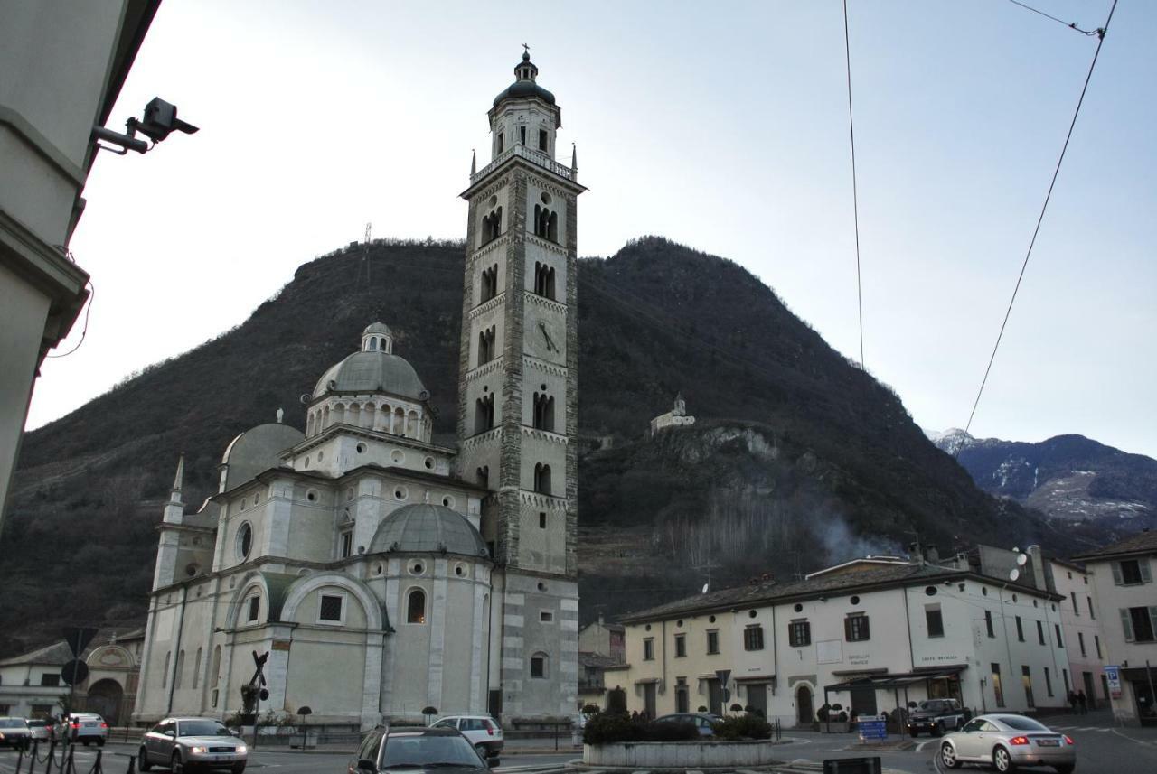 Hotel Bed & Rooms , Corte Rossa -1 Min Walk To Bernina Express Tirano Extérieur photo