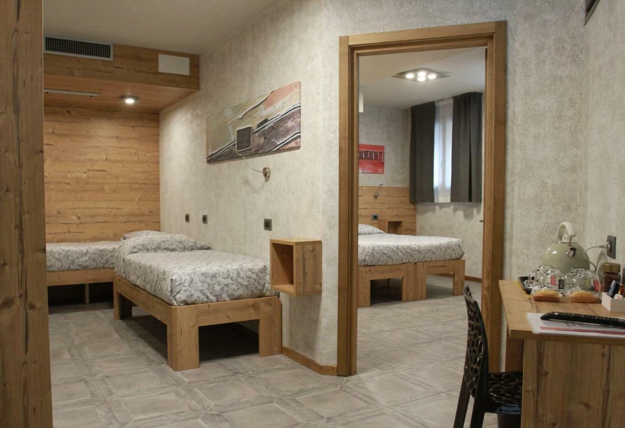 Hotel Bed & Rooms , Corte Rossa -1 Min Walk To Bernina Express Tirano Extérieur photo